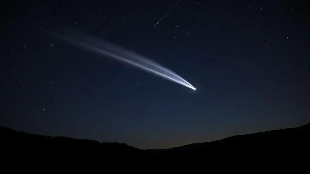 Aproximação e Brilho do Cometa Aproximação e Brilho do Cometa