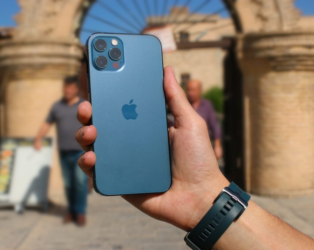 iPhone Ultra: Apple revela seu primeiro dobrável com recursos exclusivos do iOS 27 - Enquanto o Ultra não chega